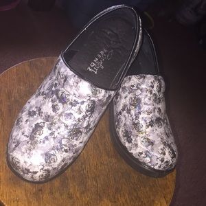 comfort trendz nursing shoes